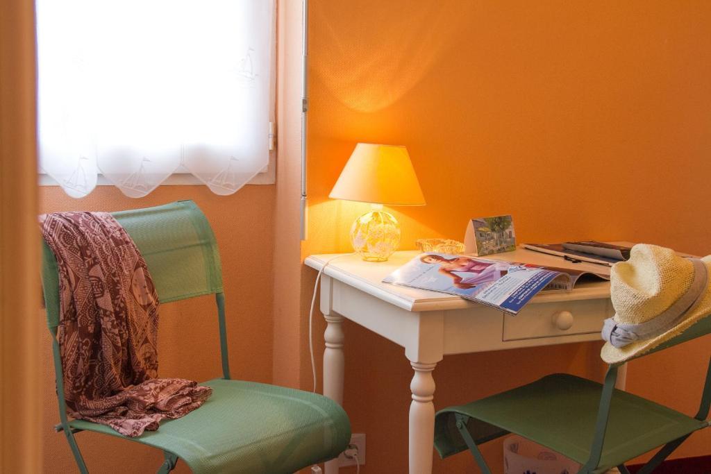 Hotel Les Hirondelles Les Sables-dʼOlonne Habitación foto