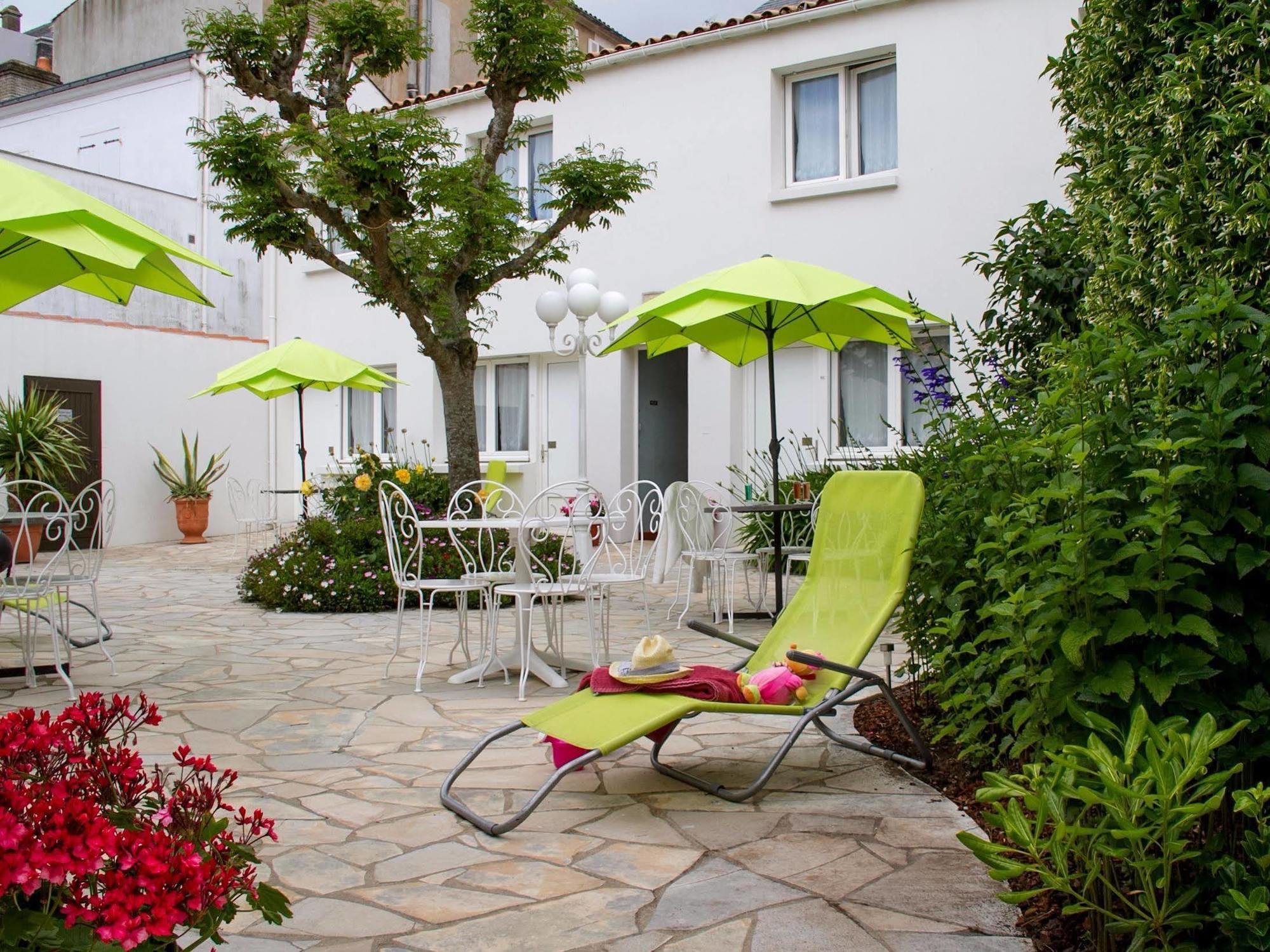 Hotel Les Hirondelles Les Sables-dʼOlonne Exterior foto